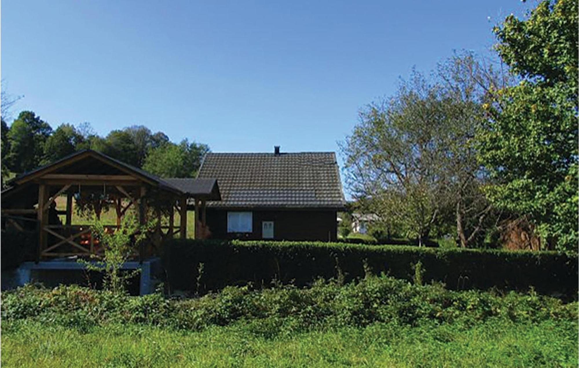 2 Bedroom Cozy Home In Bosiljevo Exterior photo