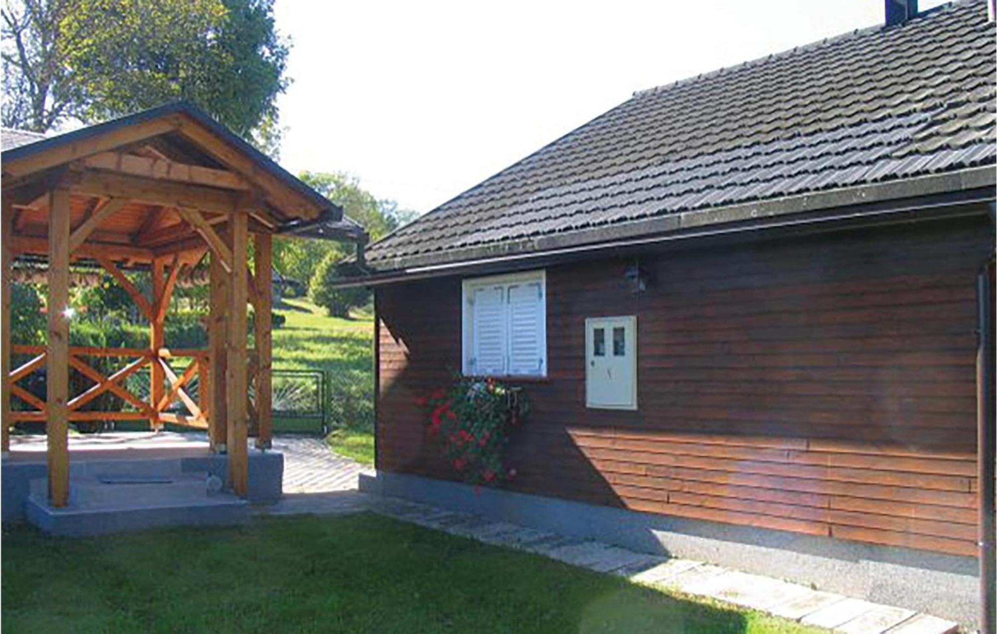 2 Bedroom Cozy Home In Bosiljevo Exterior photo